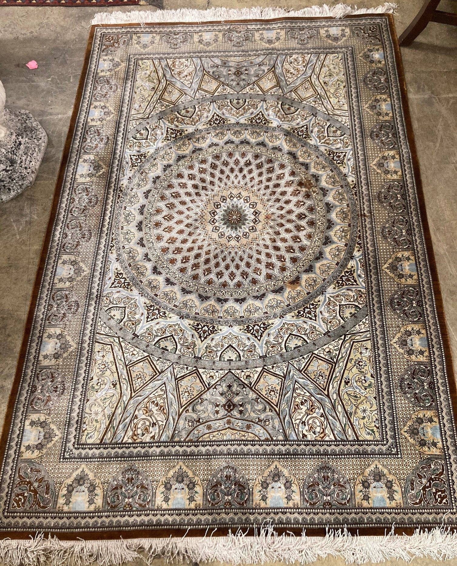 An ivory ground Persian wool rug, 200 x 130cm
